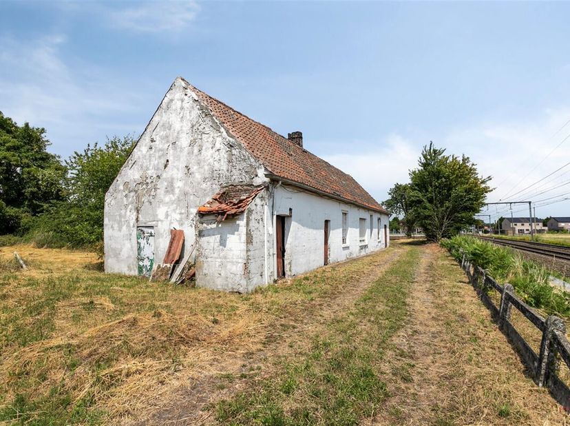 Unieke te renoveren woning/bouwgrond  op 3.433 m² in het hart van Zulte! &lt;br /&gt;
·Bijzondere ligging in de tweede bouwzone, met een bestaande woning di