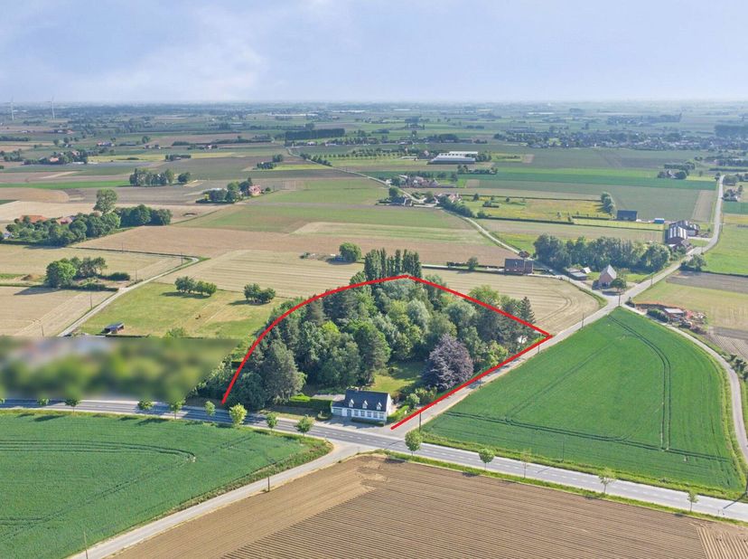 Dans cette maison à vendre à Westouter, c&#039;est comme rentrer chez soi dans une oasis de paix, entourée d&#039;un magnifique jardin et bénéficiant d&#039;une vue