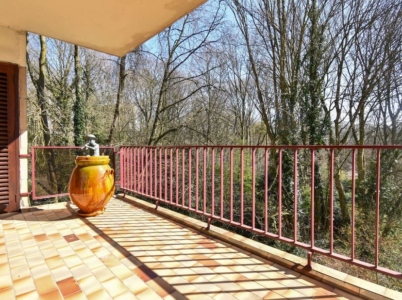 ***SOUS OPTION dans l&#039;attente d&#039;une signature de compromis***TRIOR vous propose ce lumineux appartement 3 chambres de 100m² avec deux superbes terrass