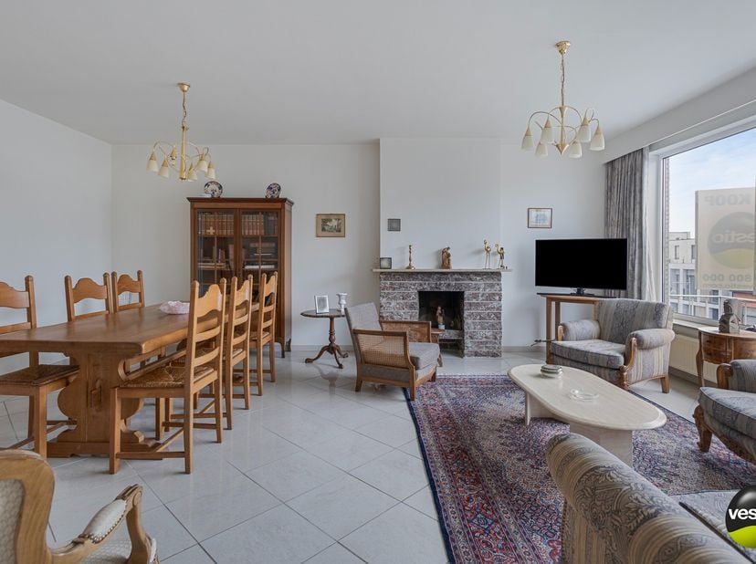 Ontdek dit lichtrijk appartement met 2 slaapkamers, 2 balkons en kelderberging, gelegen op de Guffenslaan 14, in het hart van Hasselt.&lt;br /&gt;
Dit appar