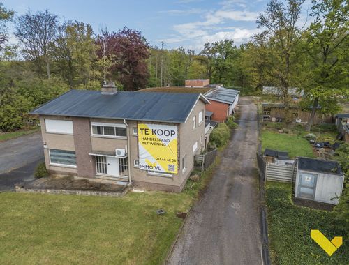                                         Bâtiment commercial à vendre à Tessenderlo, € 495.000
