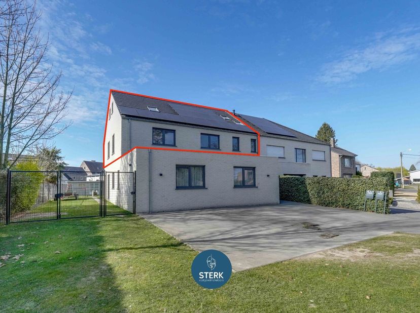 ENERGIEZUINIG DUPLEX-APPARTEMENT MET 4 SLPKS TE SMEERMAAS-LANAKEN !&lt;br /&gt;
We vinden dit appartement met een bewoonbare oppervlakte van 190 m² terug op