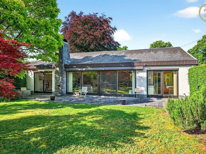 Vaste plain-pied de 160 m² à Boninne  Calme, espace et potentiel à deux pas de la ville !&lt;br /&gt;
Dans le joli village de Boninne, cette maison de plain