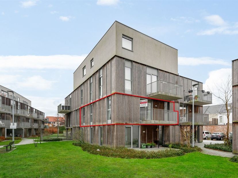 Het energiezuinig appartement is ideaal gelegen in een rustige, toch centrale wijk van Sint-Niklaas, met vlotte toegang tot het stadscentrum en de bel