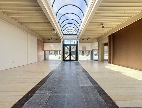                                         Bien commercial à vendre à Sint-Lievens-Houtem, € 349.000
