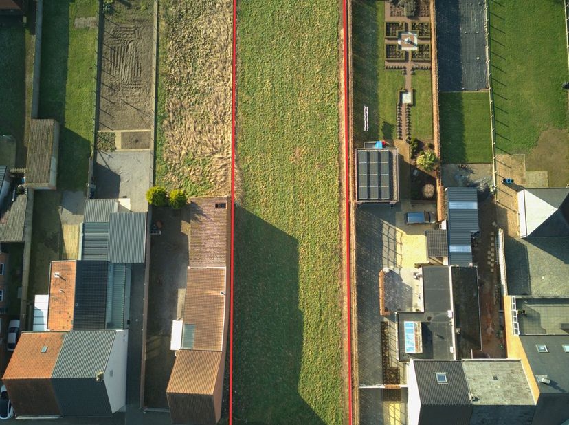 Deze ruime projectgrond, gelegen aan Tieltseweg 46 in Rillaar, biedt een unieke kans voor wie op zoek is naar een veelzijdige investering. Met een bre