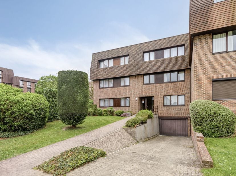 L&#039;appartement est divisé comme suit:&lt;br /&gt;
- Hall d&#039;entrée avec toilettes séparées, vestiaire et rangement &lt;br /&gt;
- Un salon avec une terrasse ensolei