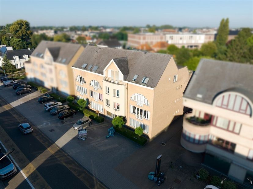 Cet appartement au rez-de-chaussée, très économe en énergie, est situé au centre d&#039;un immeuble de 15 appartements.&lt;br /&gt;
Il comprend un espace de vie
