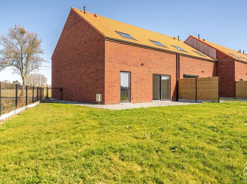 LAgence Leclercq vous présente une parfaite combinaison entre élégance et sérénité au cur du village de Wiers.&lt;br /&gt;
Laissez-vous séduire par cette ma