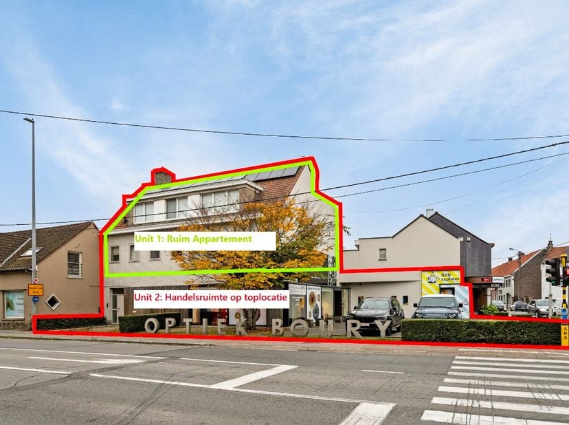 Handelspand van 260 m² op topligging met appartement van 180 m² te koop in Desselgem.Met grote visibiliteit aan de lichten. Rendement van 5.7 % op 12