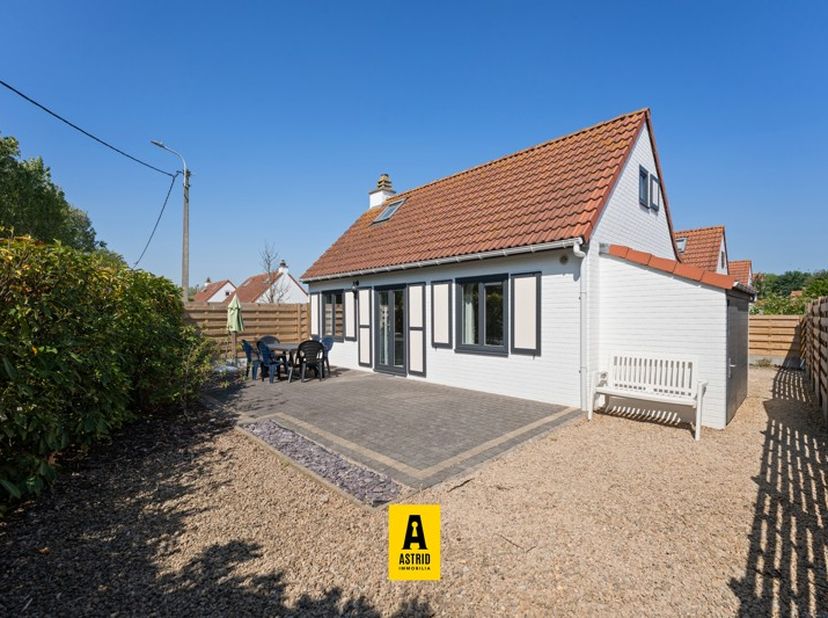Fantastisch vissershuis gelegen in het gezellige en kleinschalige complex &#039;New Village Park&#039;. Bij de woning is een privatieve parkeerplaats. De woning