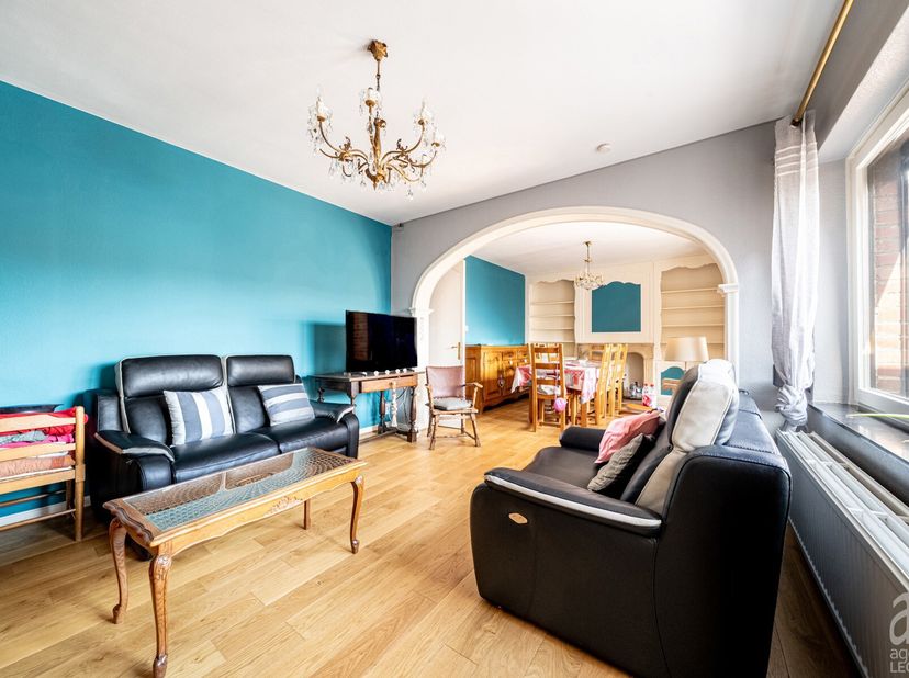 Idéalement situé au centre de Tournai, lAgence Leclercq vous propose ce spacieux appartement 3 chambres.&lt;br /&gt;
L&#039;appartement sis au 1er étage se compo