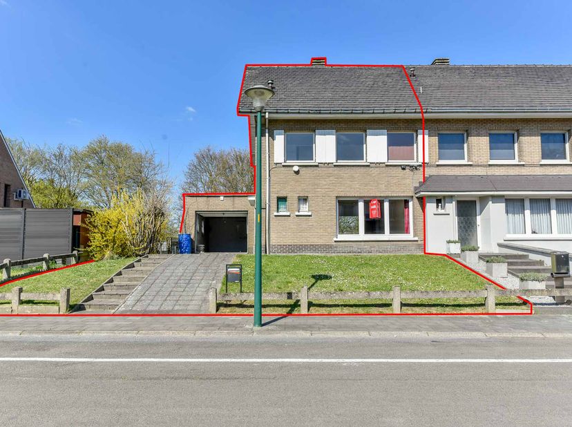 LOT 3: WOONHUIS  &lt;br /&gt;
 &lt;br /&gt;
Te renoveren woonhuis met drie slaapkamers, één badkamer, zolderruimte, garage en tuin. &lt;br /&gt;
De administratieve kost