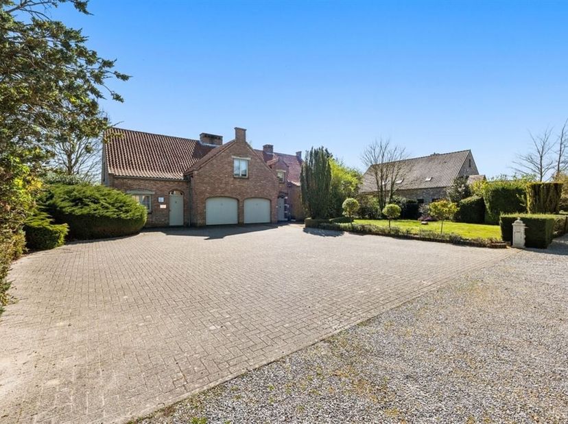EXCLUSIEVE OPEN BEBOUWING MET PRAKTIJKRUIMTE EN TUINPARADIJS OP 25A60CA IN ALKEN&lt;br /&gt;
Welkom in deze uitzonderlijke open bebouwing, gelegen op een ro