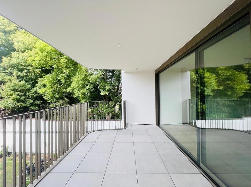 WOLUWE-SAINT-PIERRE, idéalement situé à deux pas de Montgomery et des institutions européennes, dans un quatrier très agréable, magnifique et luxueux