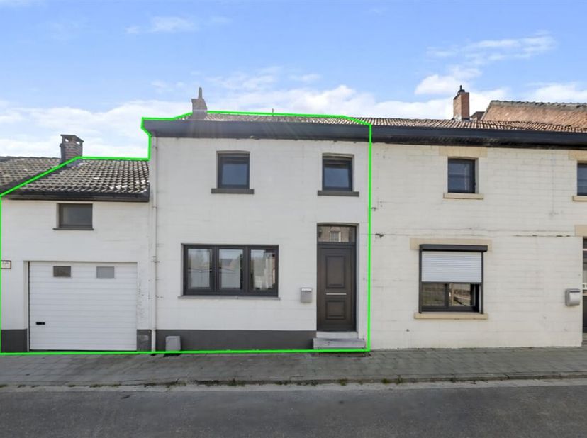 KNAP GERENOVEERDE RIJWONING MET GARAGE IN EEN RUSTIGE BUURT TE GELINDEN&lt;br /&gt;
In Gelinden, een deelgemeente van Sint-Truiden, vinden we deze knap gere