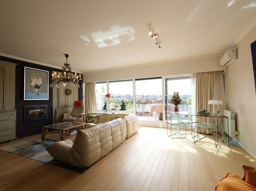 KOEKELBERG - REF : 6783341 - Penthouse avec vue imprenable sur la Basilique de Koekelberg a quelques pas de Berchem Sainte-Agathe! Nous vous proposons