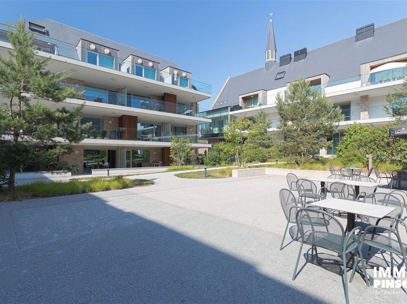 Appartement service à vendre  Clarenhof Nieuport&lt;br /&gt;
Appartement service lumineux au 2e étage (bloc B) de la résidence Clarenhof à Nieuport. Il comp