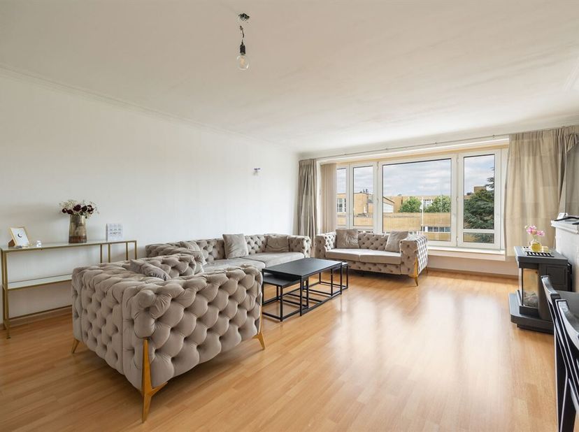 Gelegen op wandelafstand van één van de grootste parken van Antwerpen, het Rivierenhof, bevindt zich dit instapklaar appartement met één slaapkamers.