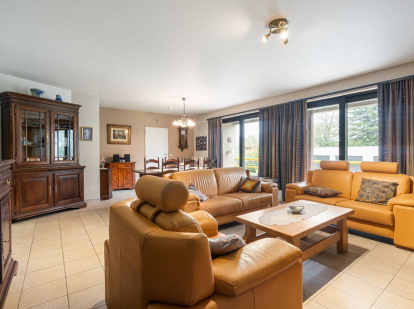 Vous cherchez un appartement très bien entretenu et prêt à vivre au centre de Pamel ? Découvrez cet appartement, situé au premier étage et parfait pou