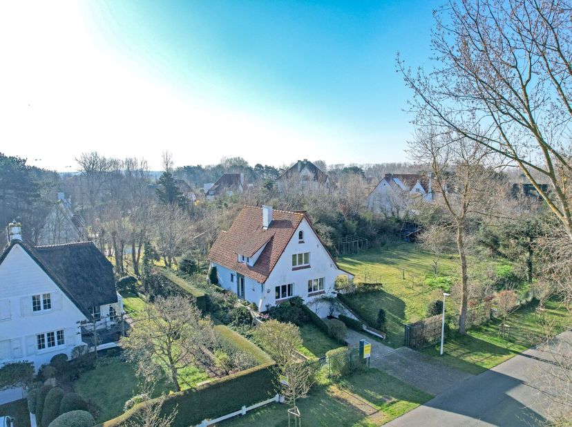 Karaktervolle Villa in de Simli-wijk te Nieuwpoort op 717 m² unieke kans!&lt;br /&gt;
Deze authentieke villa biedt een uitzonderlijke kans voor wie op zoek