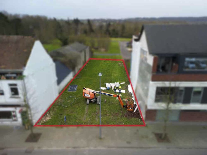 PROJECTGROND     &lt;br /&gt;
 &lt;br /&gt;
 &lt;br /&gt;
Projectgrond voor de oprichting van een meergezinswoning met praktijkruimte op het gelijkvloers.  &lt;br /&gt;
Verka