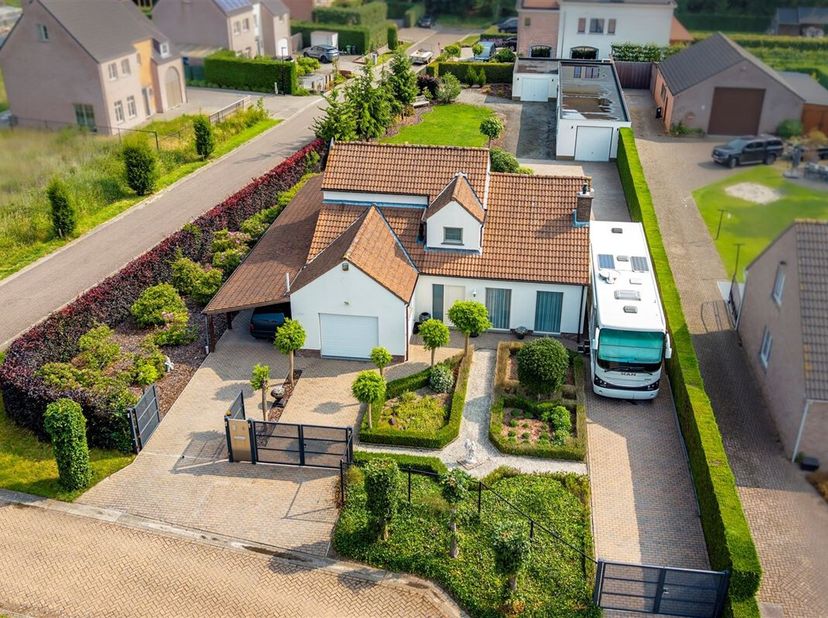 Belle villa de 3 chambres à coucher dans un quartier résidentiel calme de la zone rurale de Brecht. Située à la fin du quartier dans un cul-de-sac, ma