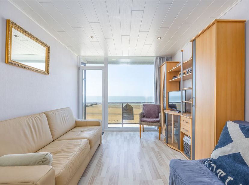 Studio confortable avec vue sur la mer, situé sur la Zeedijk de Raversijde.  Ce studio  est situé au cinquième étage et offre une vue imprenable sur l