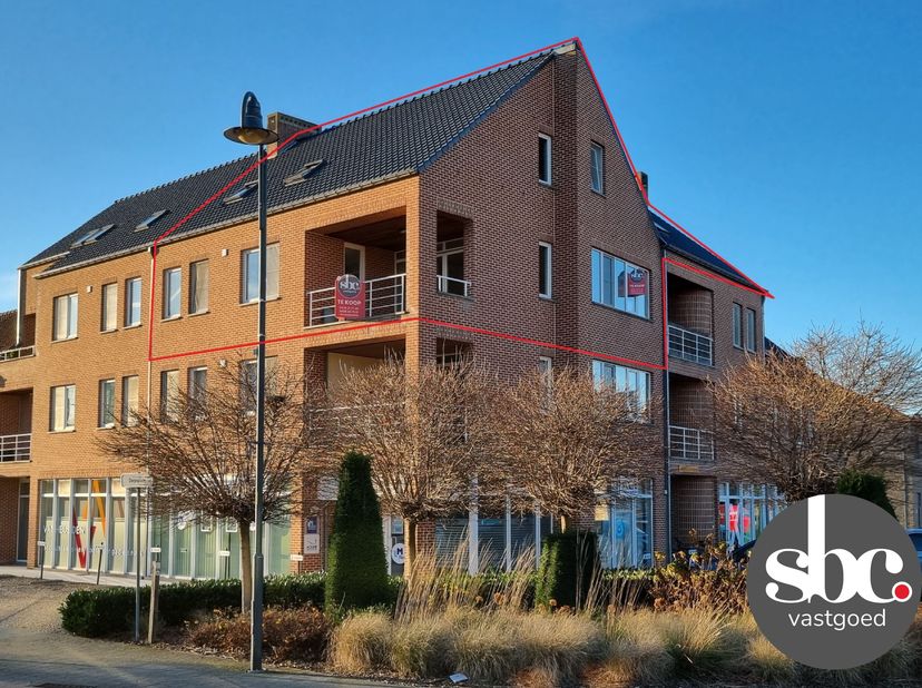 UITSTEKEND GELEGEN OPBRENGSTEIGENDOM BESTAANDE UIT 2 APPARTEMENTEN:&lt;br /&gt;
*&lt;br /&gt;
een zeer ruim duplex-appartement met 4 slpks&lt;br /&gt;
opp.: 200m² + 11m