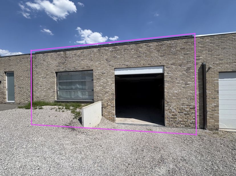 Garage à louer
                    à 8870 Emelgem