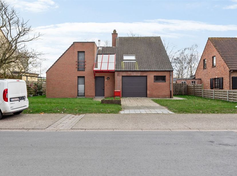 Ruime gezinswoning met garage en tuin in Turnhout&lt;br /&gt;
Locatie: &lt;br /&gt;
Deze woning is gelegen in een rustige en kindvriendelijke buurt met een vlotte