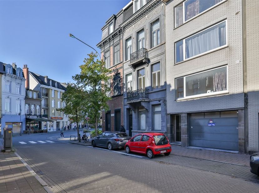 Bent u op zoek naar een vastgoedinvestering in Antwerpen? We bieden u dit gunstig gelegen eigendom aan, vlakbij het Sint-Jansplein en dus dichtbij ope