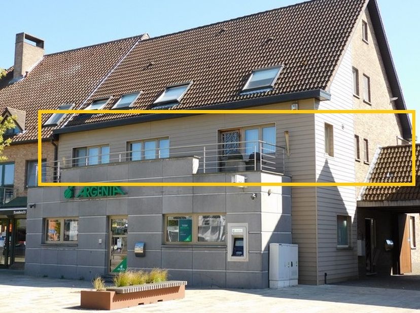 Bent u op zoek naar een ruim en comfortabel appartement in het centrum van Beringen? Dit lichtrijk appartement van 122m², gelegen op de eerste verdiep