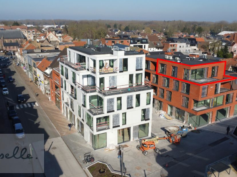 Droom je van wonen op hoog niveau in het bruisende centrum van Oostkamp? Dan is dit exclusieve penthouse op de bovenste verdieping van Residentie ECHO
