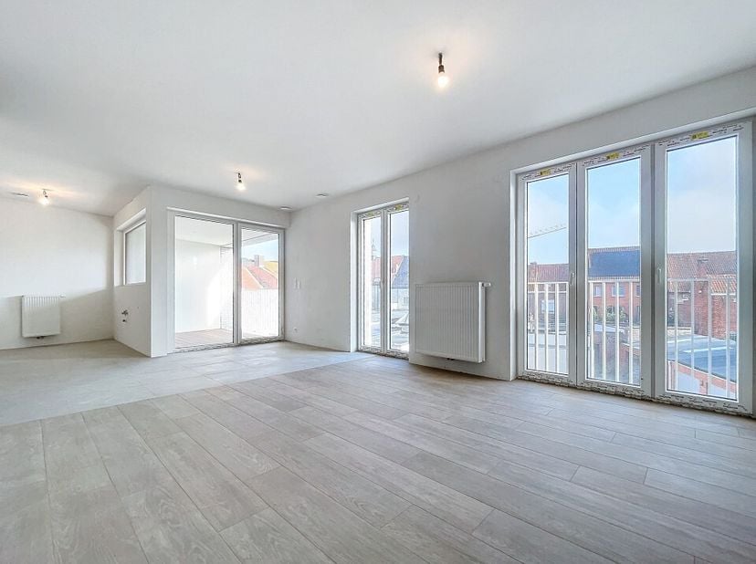 Op zoek naar een lichtrijk, centraal gelegen nieuwbouwappartement?  Deze eigentijdse residentie biedt u een prachtig appartement op de 2de verdieping