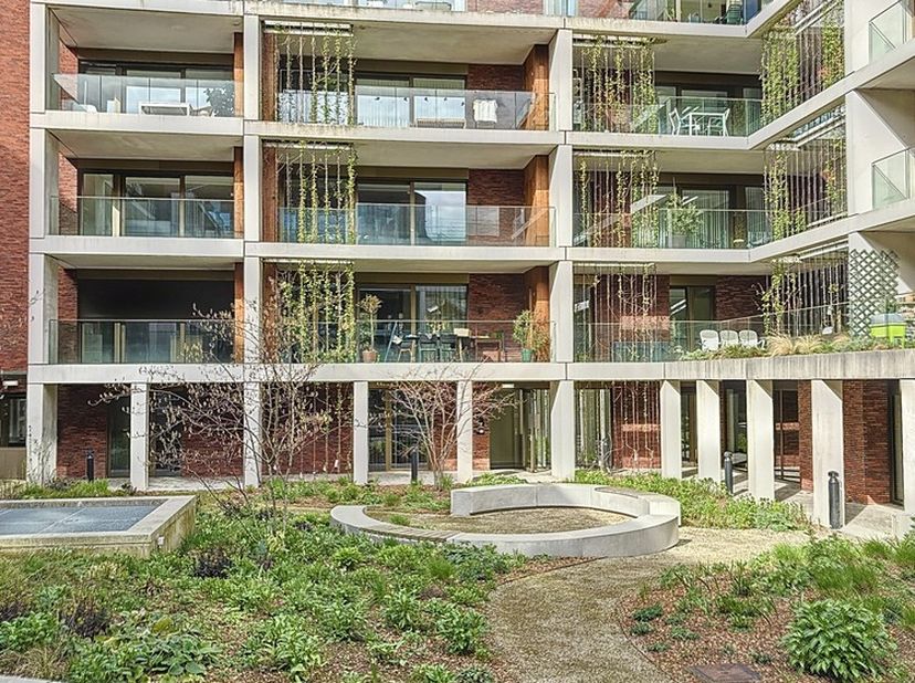 Bent u op zoek naar een comfortabele en instapklare assistentiewoning in het hart van Hasselt? In Residentie Ursulinenhof, een hedendaagse residentie