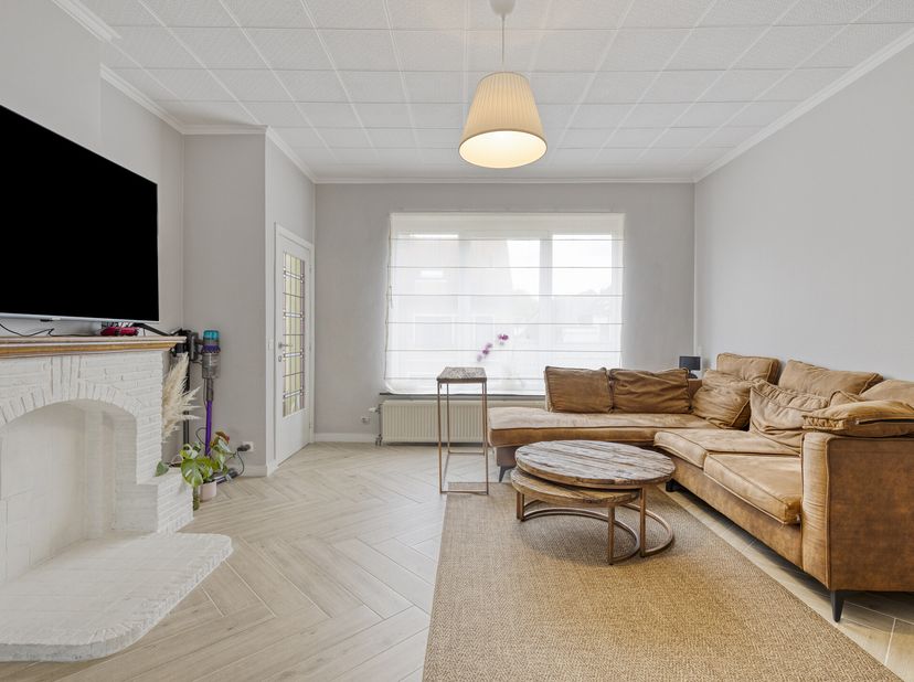 Bienvenue dans la rue Valerius De Saedeleerstraat 17 à Gentbrugge, où vous attend ce duplex prêt à emménager. Avec une surface habitable de 116 m², vo