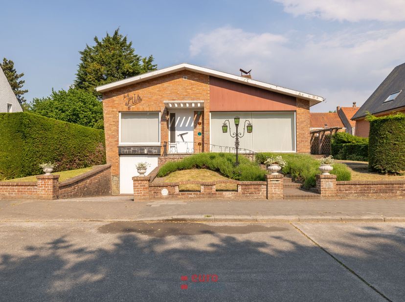 Bent u op zoek naar een villa met karakter, volwaardige tuin en op een absolute toplocatie? Dan is dit uw kans! &lt;br /&gt;
&lt;br /&gt;
Deze te renoveren villa
