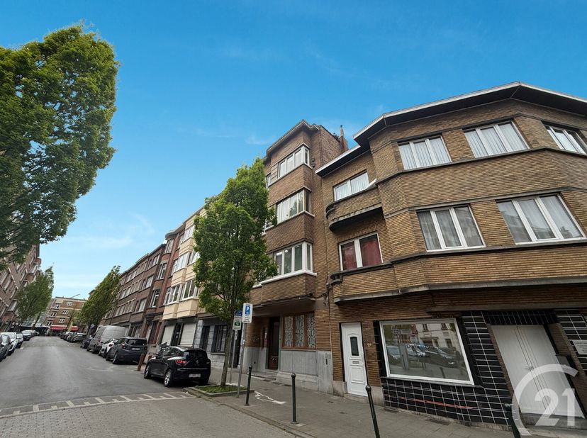 ETTERBEEK - QUARTIER CHASSE - Proche de toutes les commodités, des grands axes de transports et de l&#039;ULB. Bel appartement en très bon état, 1 CH de +/