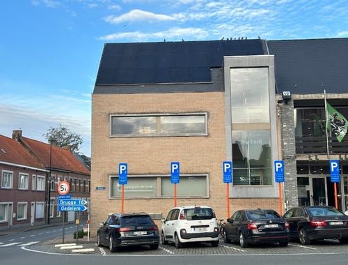                                         Espace de bureaux à louer à Knesselare, € 650
