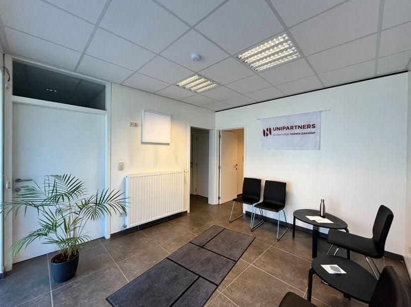 Dit pand van 142m² ligt op een ideale ligging langs de grote ring in Hasselt.Voor meer info ga naar https://www.era.be/nl/te-huur/hasselt/handelspand/