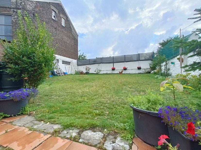 Uniek gelijkvloers appartement, centraal gelegen tussen het &#039;Keizerpark&#039; en &#039;Park De Vijvers&#039; (+-5 hectare groene long met bos, natuur en speeltuin).