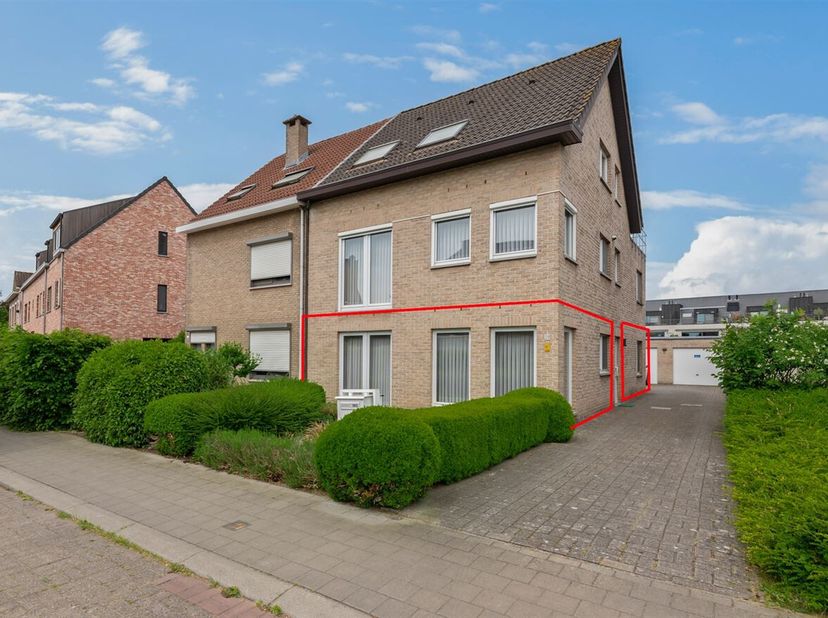 Dit charmante gelijkvloers appartement is perfect gelegen op een toplocatie, vlakbij het centrum van Duffel en belangrijke invalswegen richting Mechel