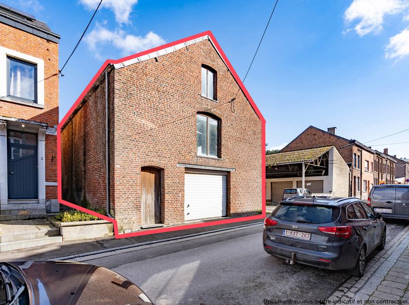 EASYHOME a le plaisir de vous proposer ce grand entrepôt de 145 m² au sol offrant un potentiel de transformation unique. Idéal pour un usage polyvalen