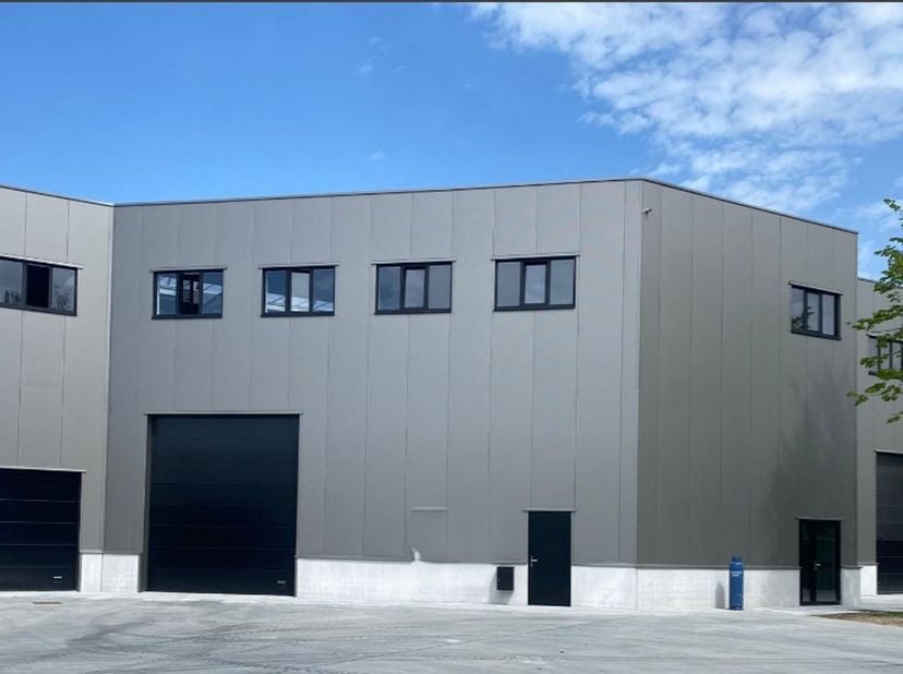 Het bedrijvenpark is gelegen op een toplocatie.&lt;br /&gt;
De locatie van uw bedrijfspand wordt uw grootste troef voor de toekomst en biedt een zekere meer