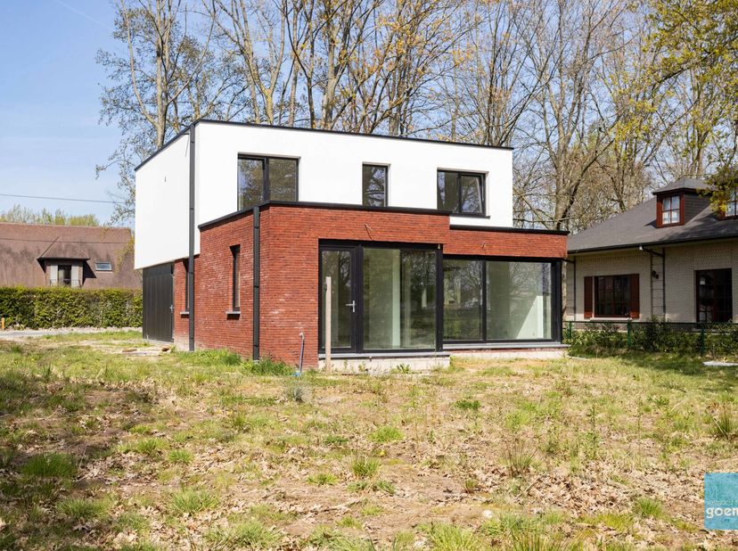 TE KOOP te WICHELEN: Deze nieuwbouwwoning met hoogkwalitatieve afwerking.&lt;br /&gt;
Deze open bebouwing is gelegen op een perceel van 8,46 are en is perfe