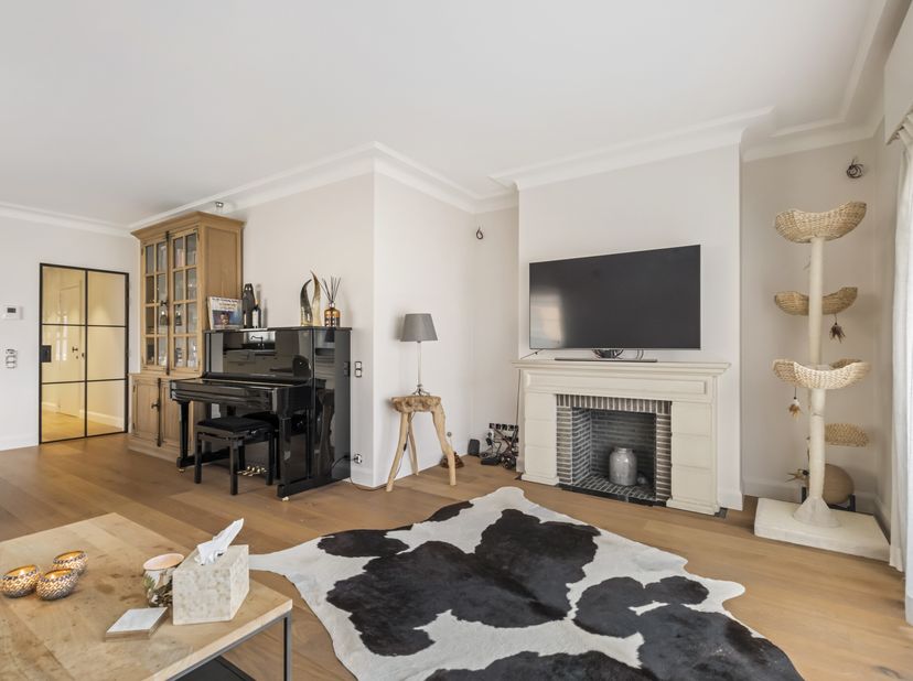 Met een bewoonbare oppervlakte van 101 m² vinden we dit lichtrijk appartement. Gelegen in de Forestier Ingelramstraat te Harelbeke, met goede verbindi