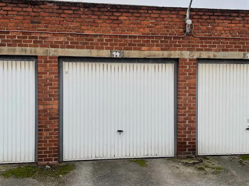 Garage désigné &#039;&#039;G6&#039;&#039; superficie 19 centiares situé à Montignies-sur-Sambre Chaussée de Châtelineau à côté du n°77&lt;br /&gt;
Dans un complexe de garages m