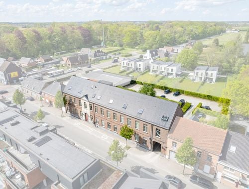                                         Espace de bureaux à louer à Beervelde, € 2.756
