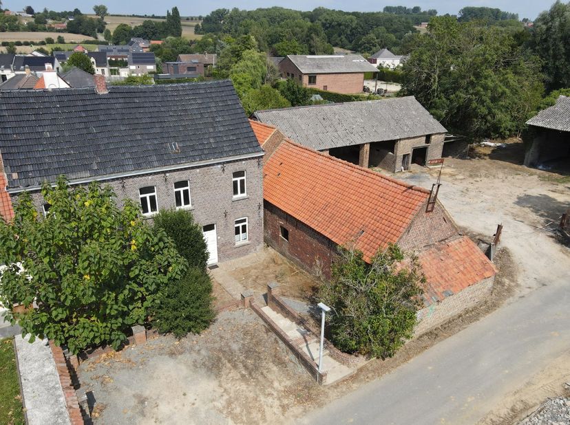 Te koop,  te renoveren pastorijwoning met bijgebouwen te Maarkedal&lt;br /&gt;
&lt;br /&gt;
Te renoveren PASTORIJWONING / HOEVE MET VERSCHILLENDE BIJGEBOUWEN op e